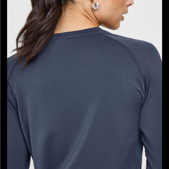 Oner Active GO TO SEAMLESS LOOSE LONG SLEEVE TOP NWT Size small True Blue - Picture 3 of 11